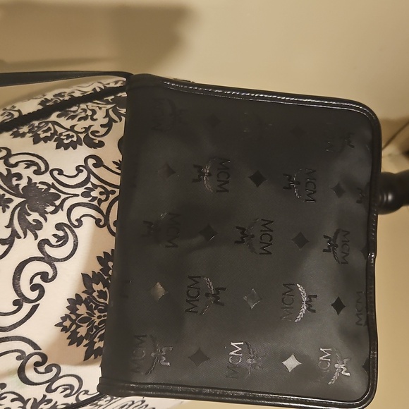 Authentic MCM munchen cross body purse - Picture 3 of 13